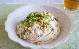 くるみ入りさけの豆乳あんかけうどん