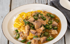 さけとオクラのあんかけ卵丼