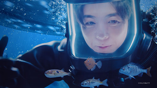 ~思いもよらない身近な場所で、マルハニチロに出会う~新企業CM「人生は出会いの連続」シリーズ「小魚の恩返し」編 2025年10月1日(水)全国でオンエア開始