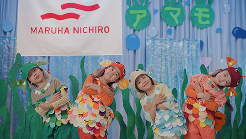 ~思いもよらない身近な場所で、マルハニチロに出会う~新企業CM「人生は出会いの連続」シリーズ「小魚の恩返し」編 2025年10月1日(水)全国でオンエア開始