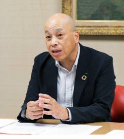 足立 克弘