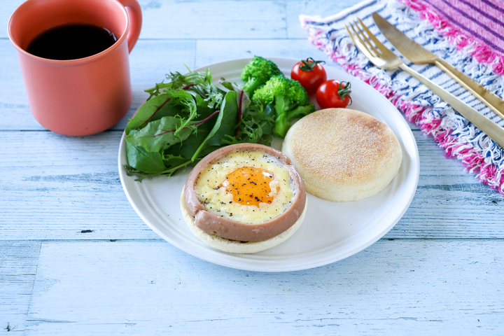 フィッシュソーセージのエッグチーズマフィン