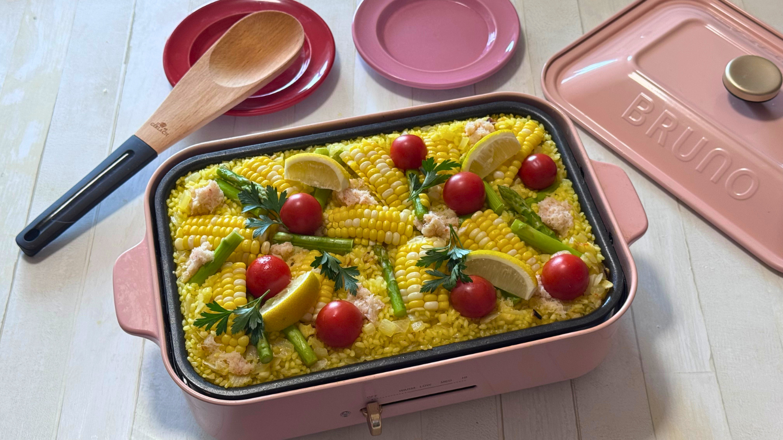 ホットプレートで作る!まるずわいがにほぐしみととうもろこしのごちそうパエリア