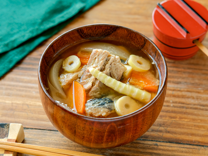 根曲がり竹とさば缶のみそ汁