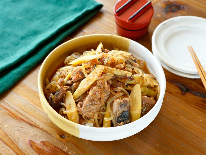 根曲がり竹としらたき、さばみそ煮缶の煮物