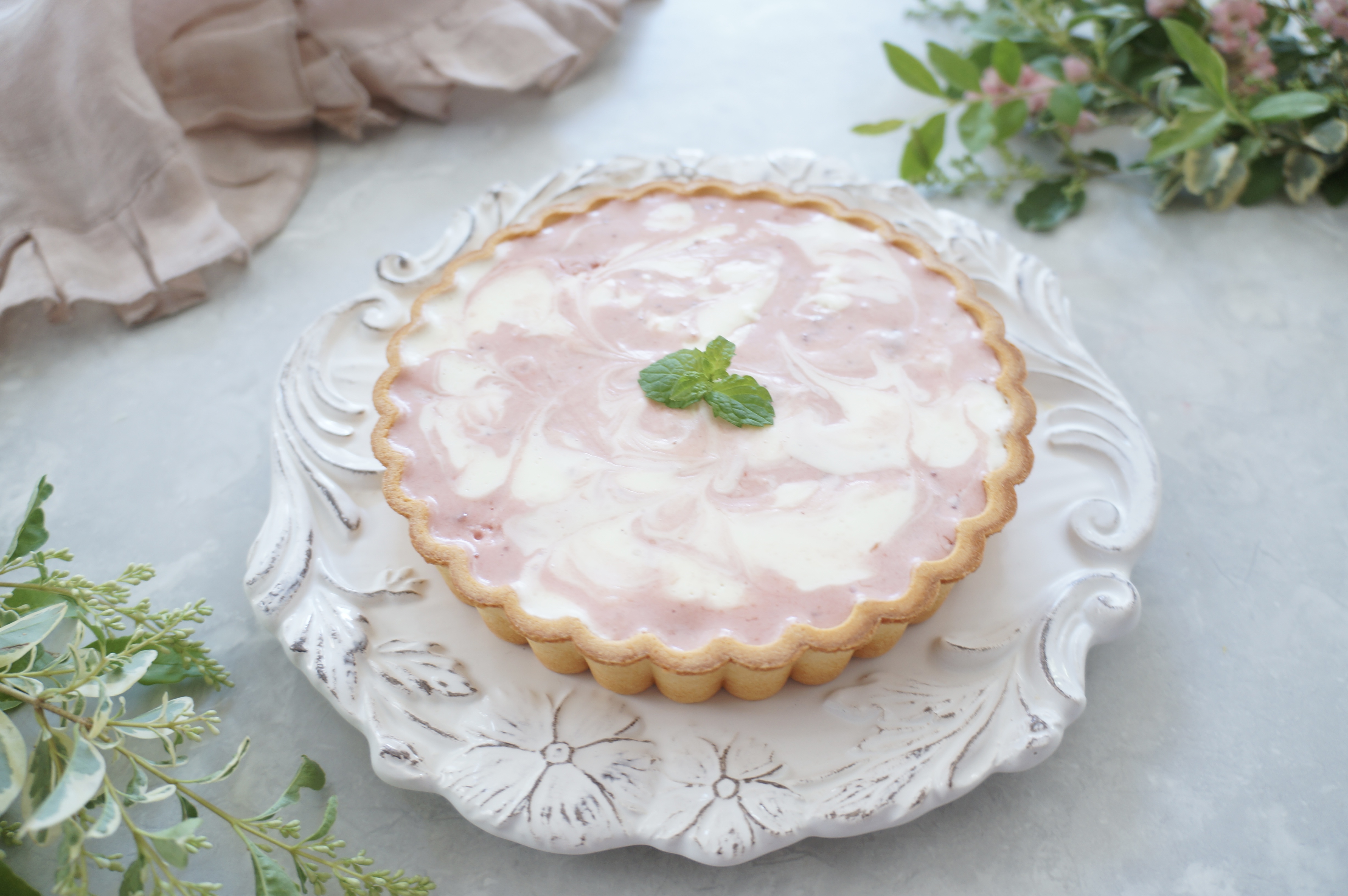 苺のマーブルレアチーズタルト