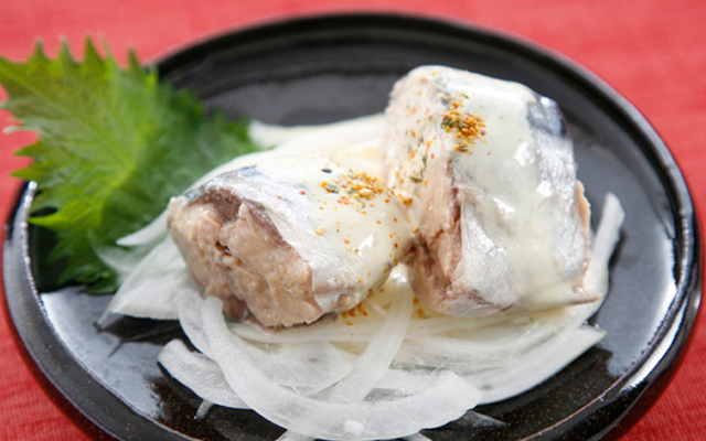 さば水煮のオニオンマヨネーズかけ