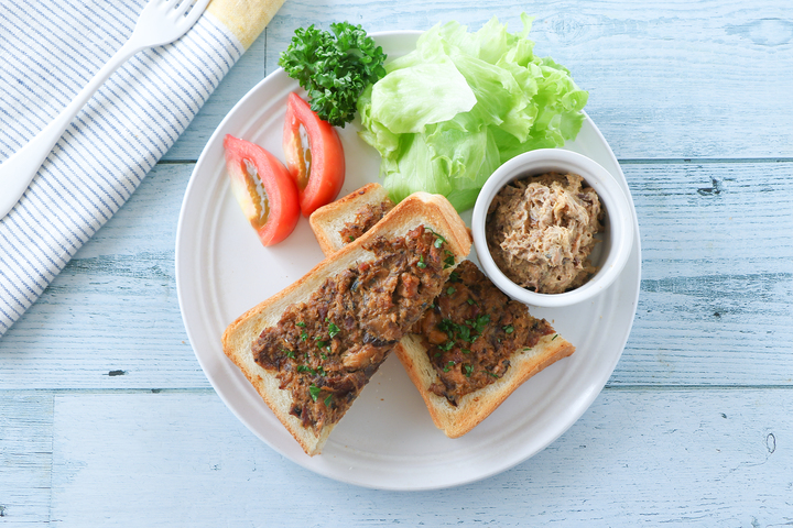 さばみそ煮のペーストトースト