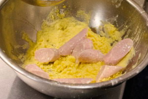 フィッシュソーセージと魚介のセモリナフリット