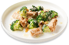 フィッシュソーセージのフリット　ブロッコリーとアンチョビのソース