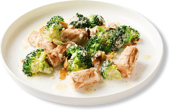 フィッシュソーセージのフリット　ブロッコリーとアンチョビのソース