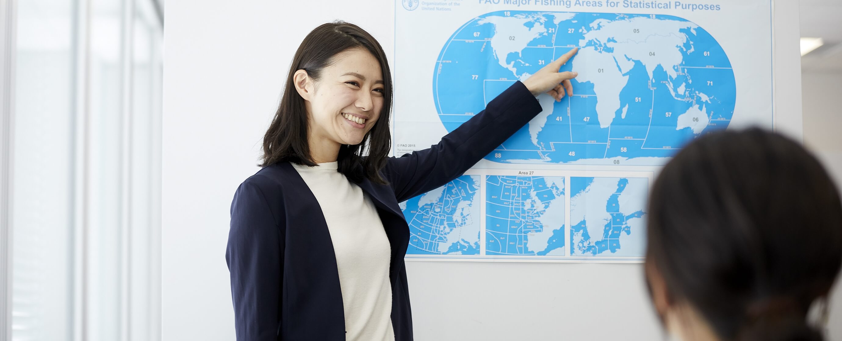 早く世界中の海に行きたくて、自ら志願して営業に。