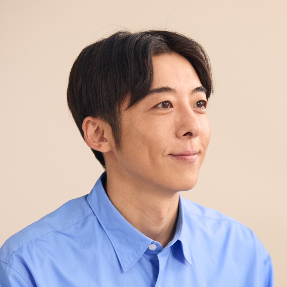 Umios企業CMに出演 : 俳優・高橋一生さんに新生命体 ウミオスとの初